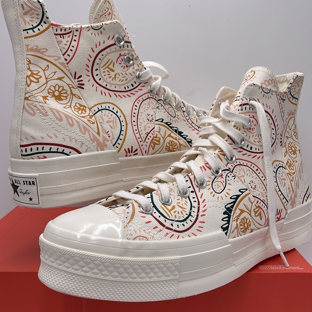 Converse Men’s High-Top Sneakers Platforms A08172C
CHUCK 70 PLUS HI
EGRET/BLPINK - Picture 10 of 16